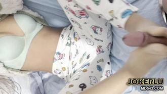  你跟我闺蜜你俩在我床上玩挺刺激