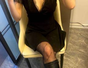  兄弟的老婆借了我钱为了抵债约操厨房口交吐了一地