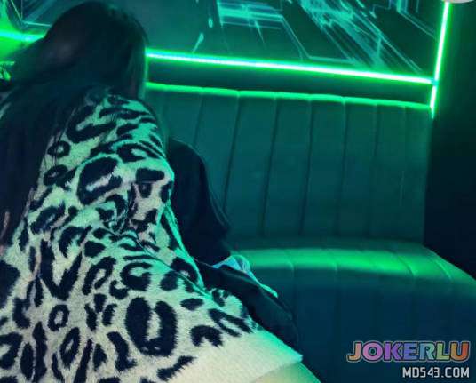  在KTV当着小外甥面操姐姐并内射被他看到了疯狂又刺激